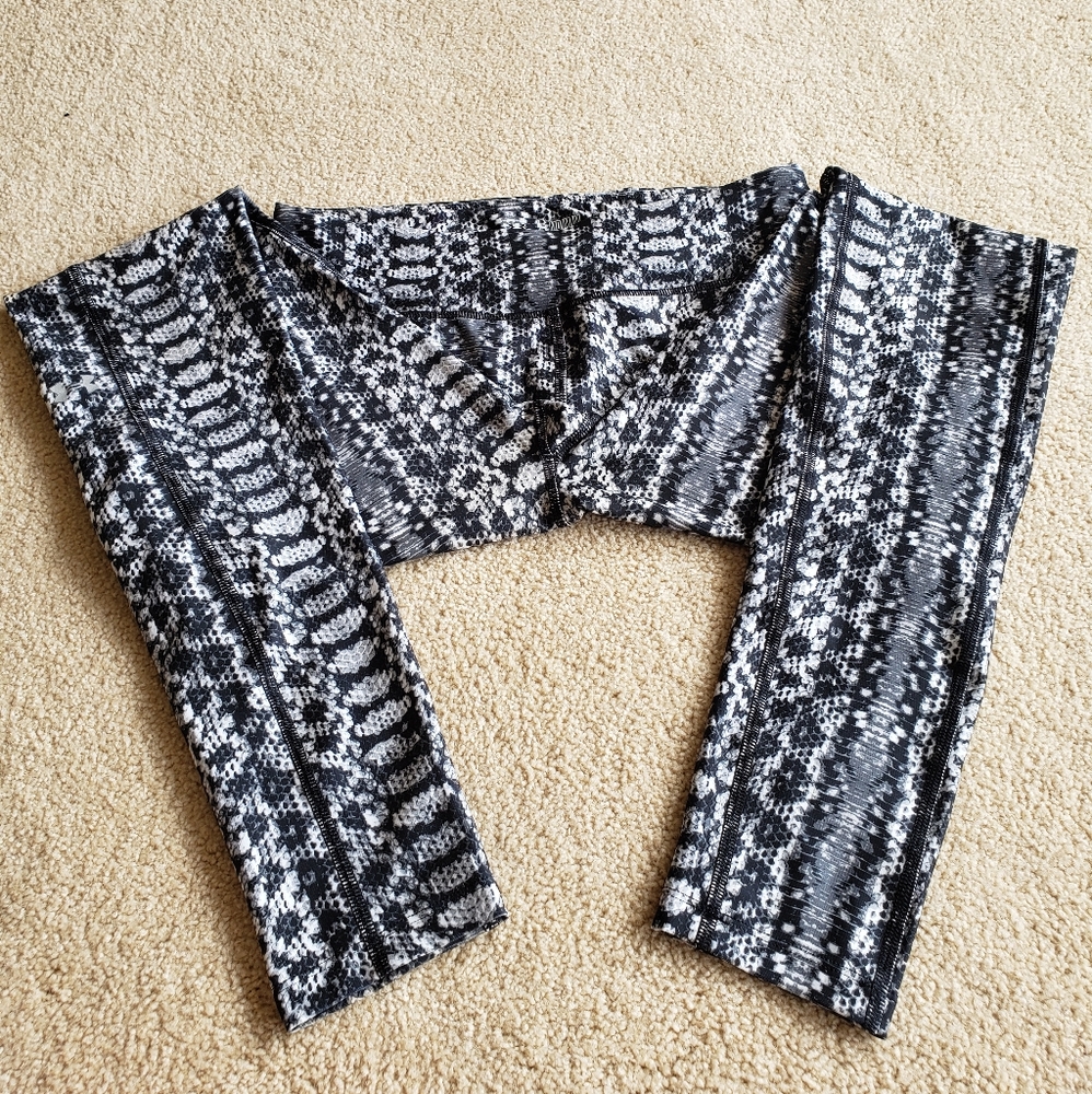 Under Armour Snake Print Compression Heat Gear